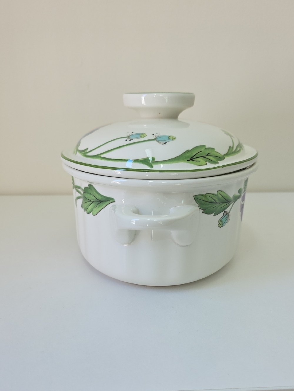Villeroy & Boch Amapola 2 Quart Ribbed Oval Covered Casserole - Picture 10 of 12